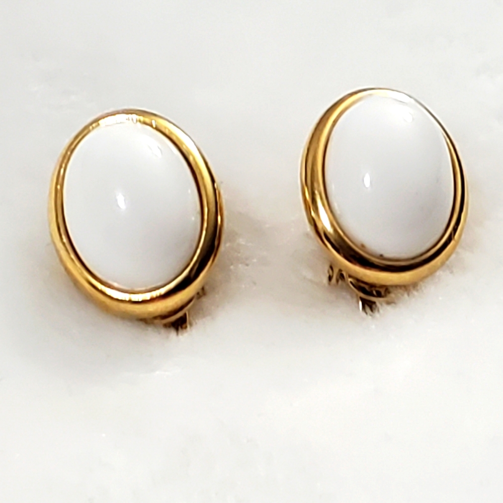 Vtg. Trifari Clip On Earrings